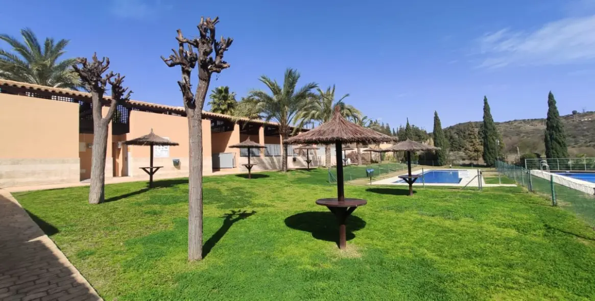 Venta de casa pareada en Las Lagunas 27