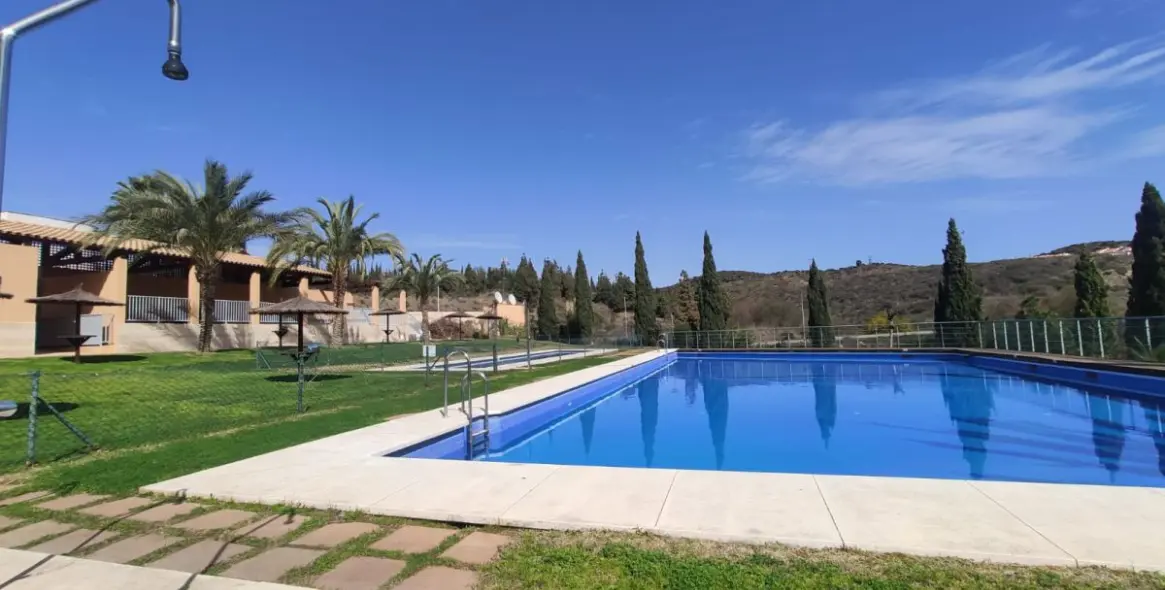 Venta de casa pareada en Las Lagunas 28