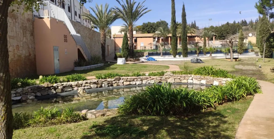 Venta de casa pareada en Las Lagunas 29