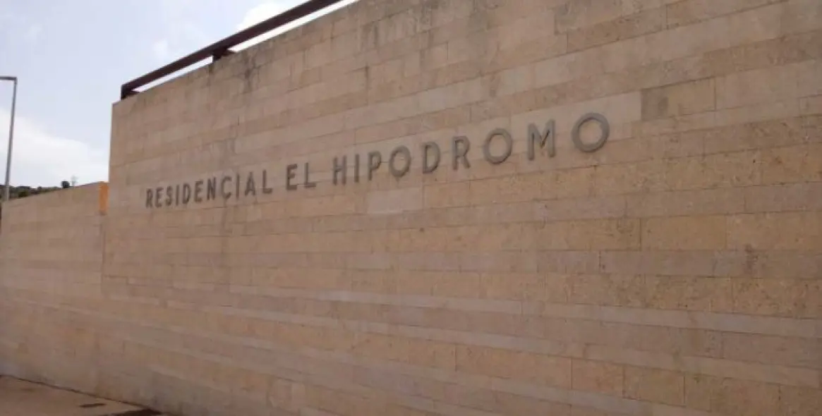 Venta de casa pareada en Las Lagunas 30