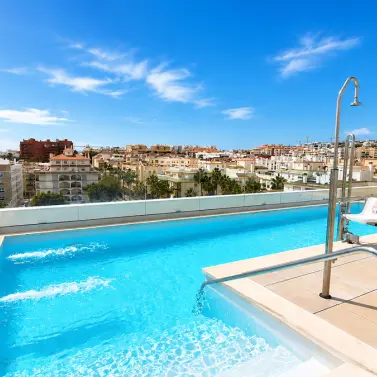 Venta de apartamento en planta media en Estepona