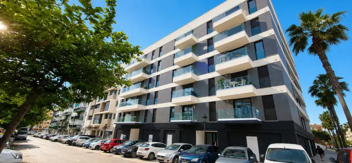 Venta de apartamento en planta media en Estepona 1