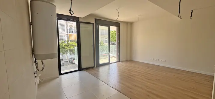 Venta de apartamento en planta media en Estepona 3