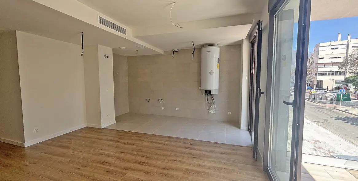 Venta de apartamento en planta media en Estepona 5