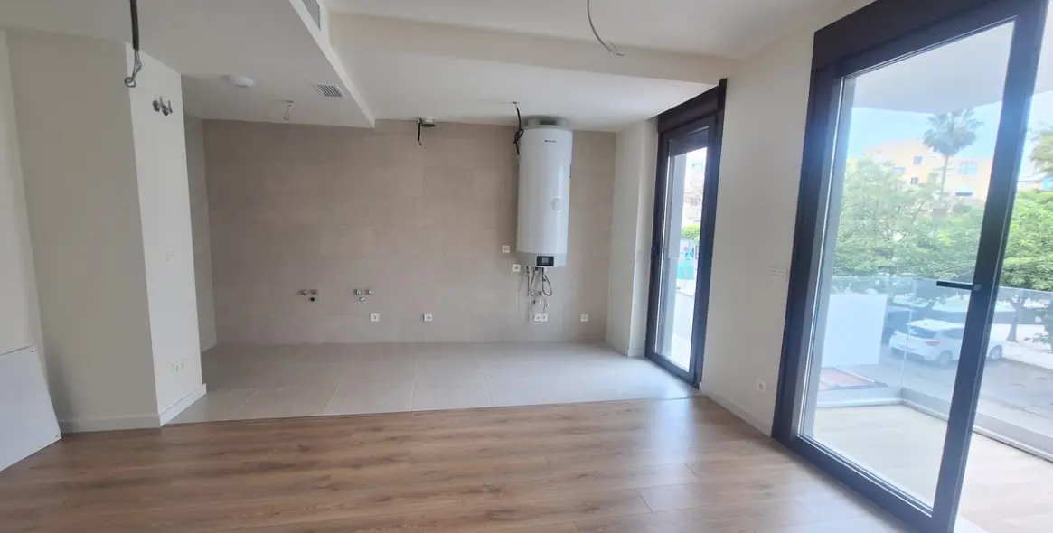 Venta de apartamento en planta media en Estepona 9