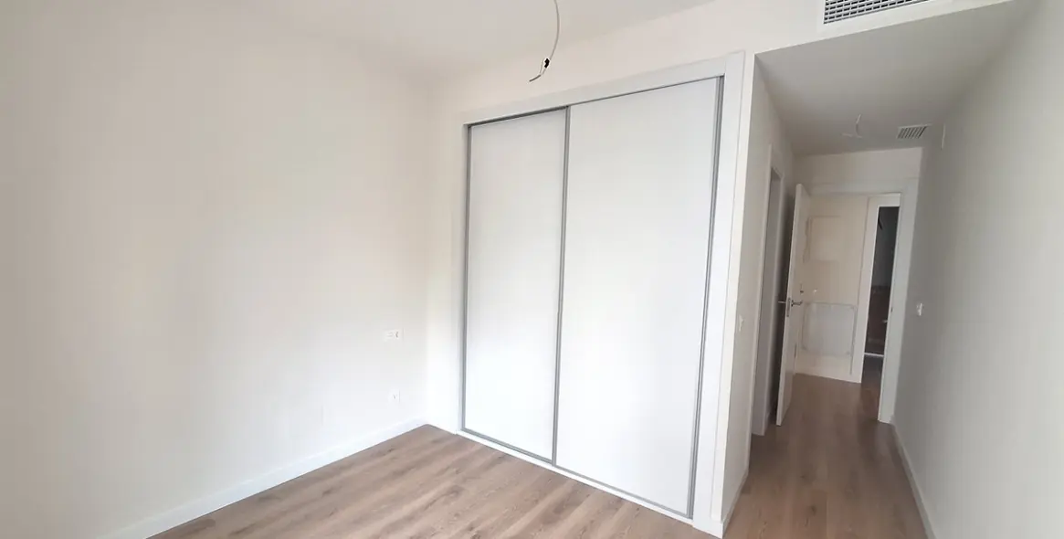 Venta de apartamento en planta media en Estepona 13