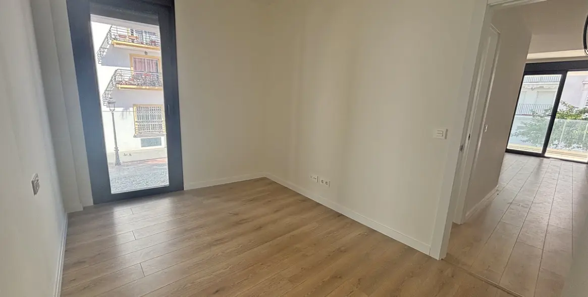Venta de apartamento en planta media en Estepona 14