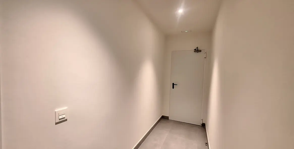 Venta de apartamento en planta media en Estepona 20