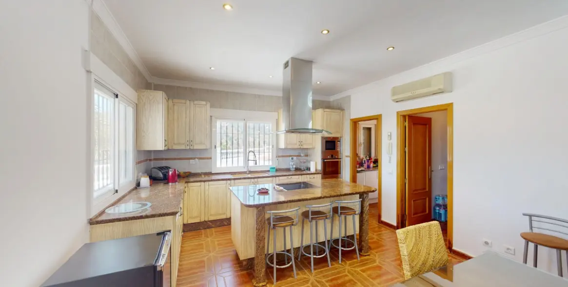 Venta de villa independiente en Arenas 10
