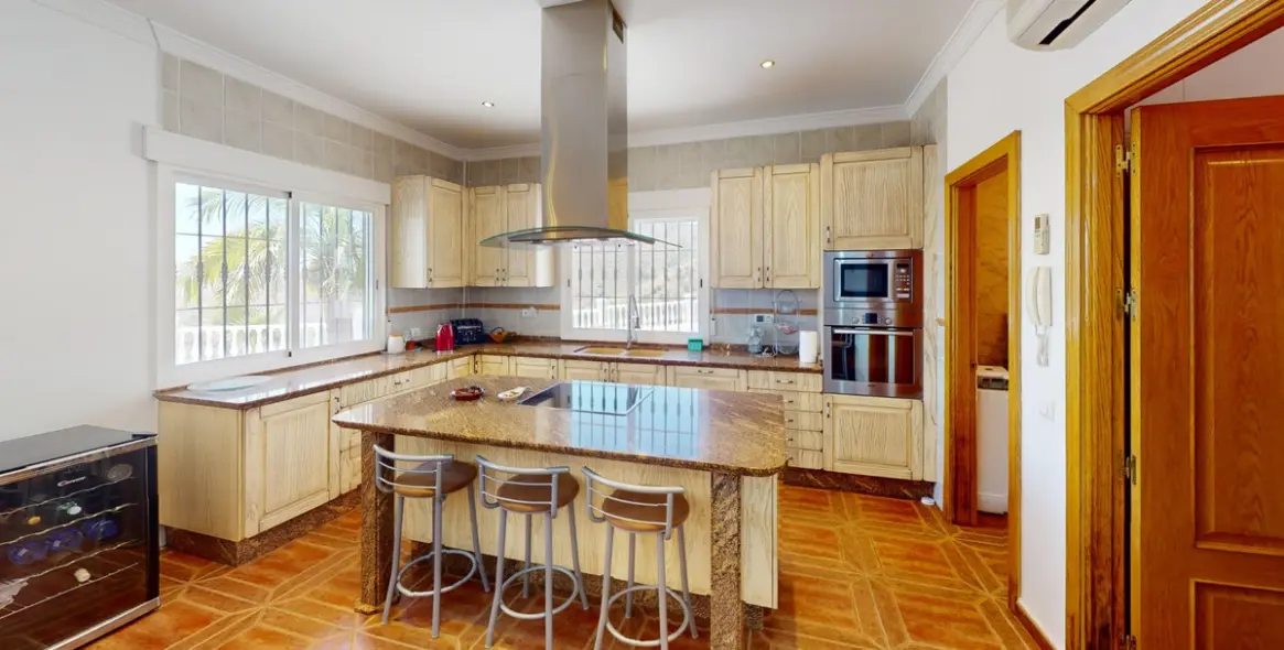 Venta de villa independiente en Arenas 16
