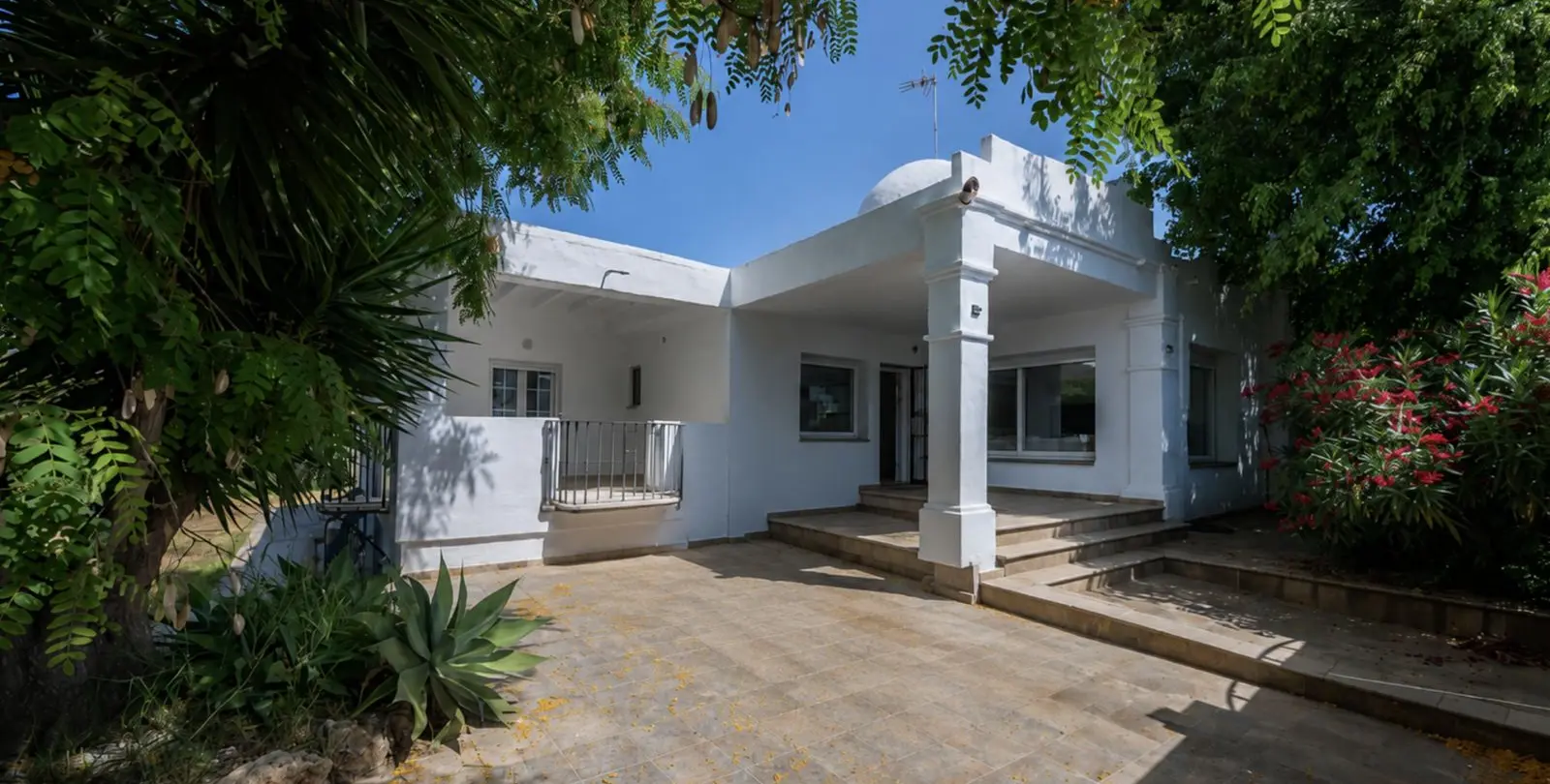 Sale of semi-detached house in Hacienda Las Chapas 1