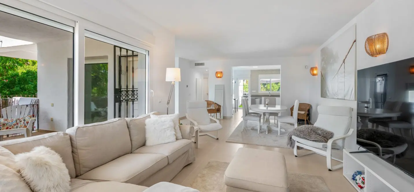 Venta de casa pareada en Hacienda Las Chapas 1