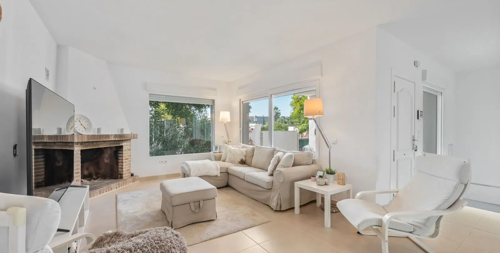 Sale of semi-detached house in Hacienda Las Chapas 28