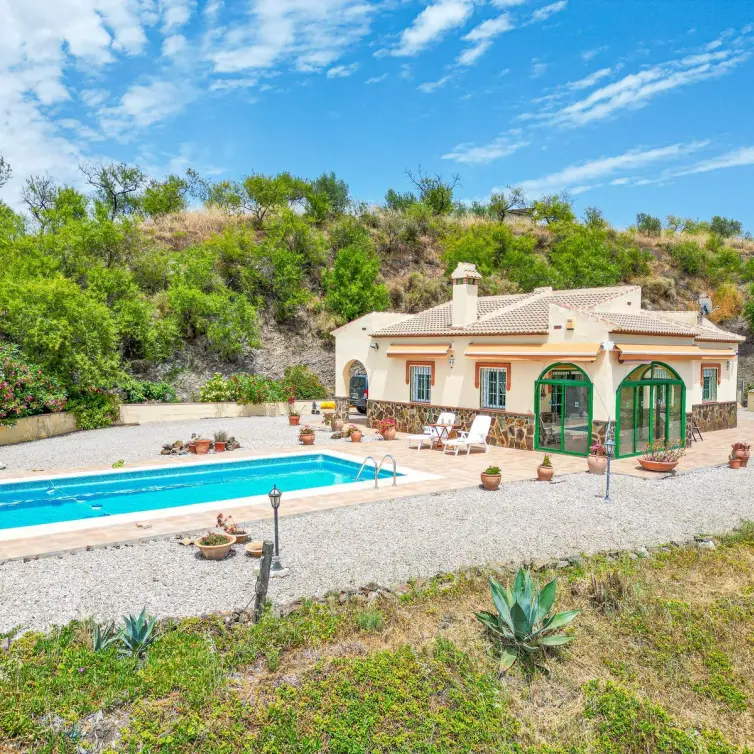 Sale of detached villa in Arenas