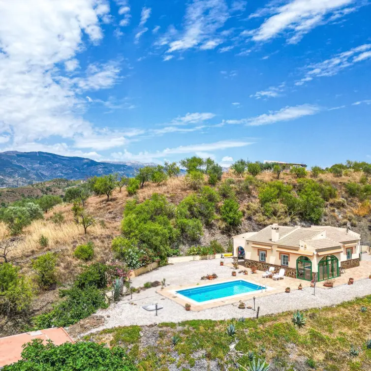 Sale of detached villa in Arenas