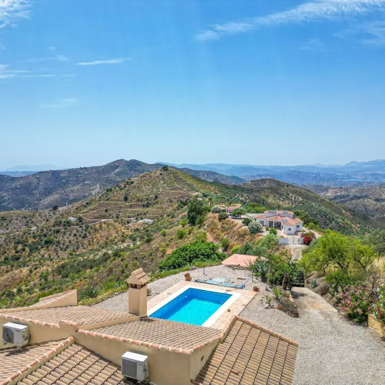 Sale of detached villa in Arenas