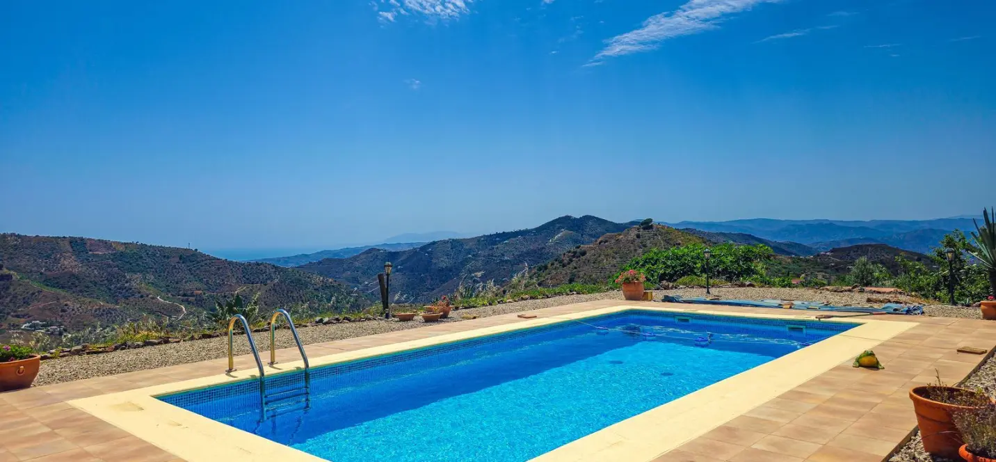 Sale of detached villa in Arenas 4