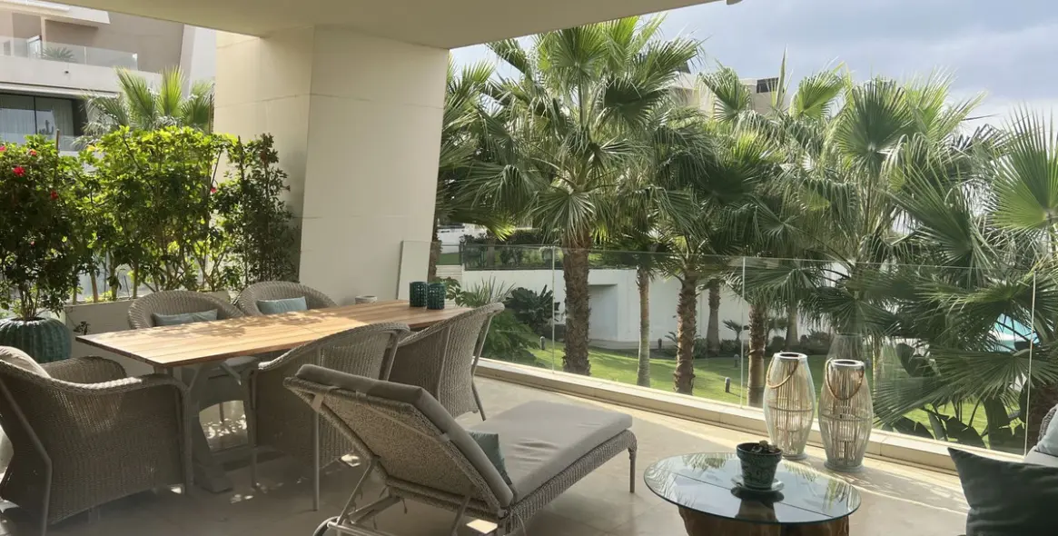 Alquiler a largo plazo de apartamento en planta media en Marbella 1