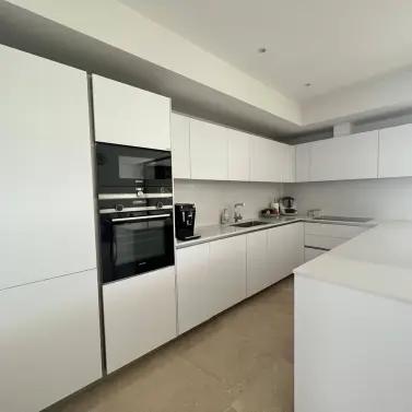 Alquiler a largo plazo de apartamento en planta media en Marbella