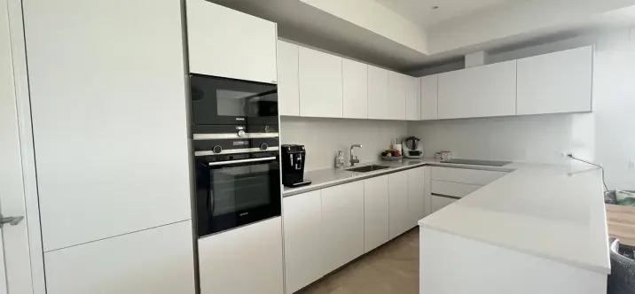 Alquiler a largo plazo de apartamento en planta media en Marbella 1