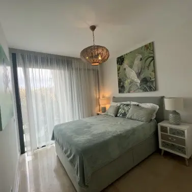 Alquiler a largo plazo de apartamento en planta media en Marbella