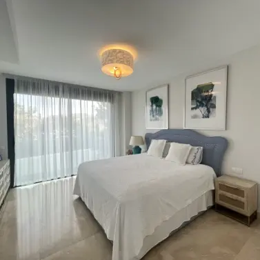 Alquiler a largo plazo de apartamento en planta media en Marbella