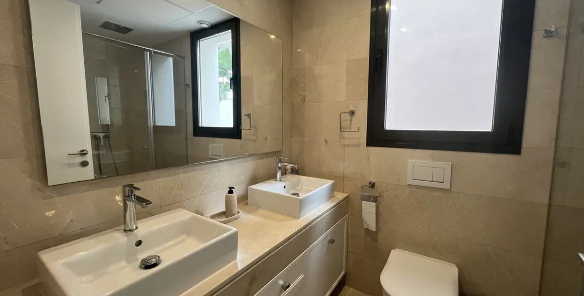 Alquiler a largo plazo de apartamento en planta media en Marbella 8