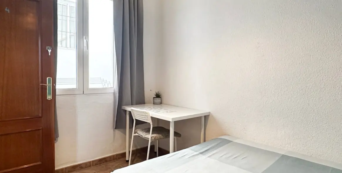 Sale of ground floor apartment in Málaga 12