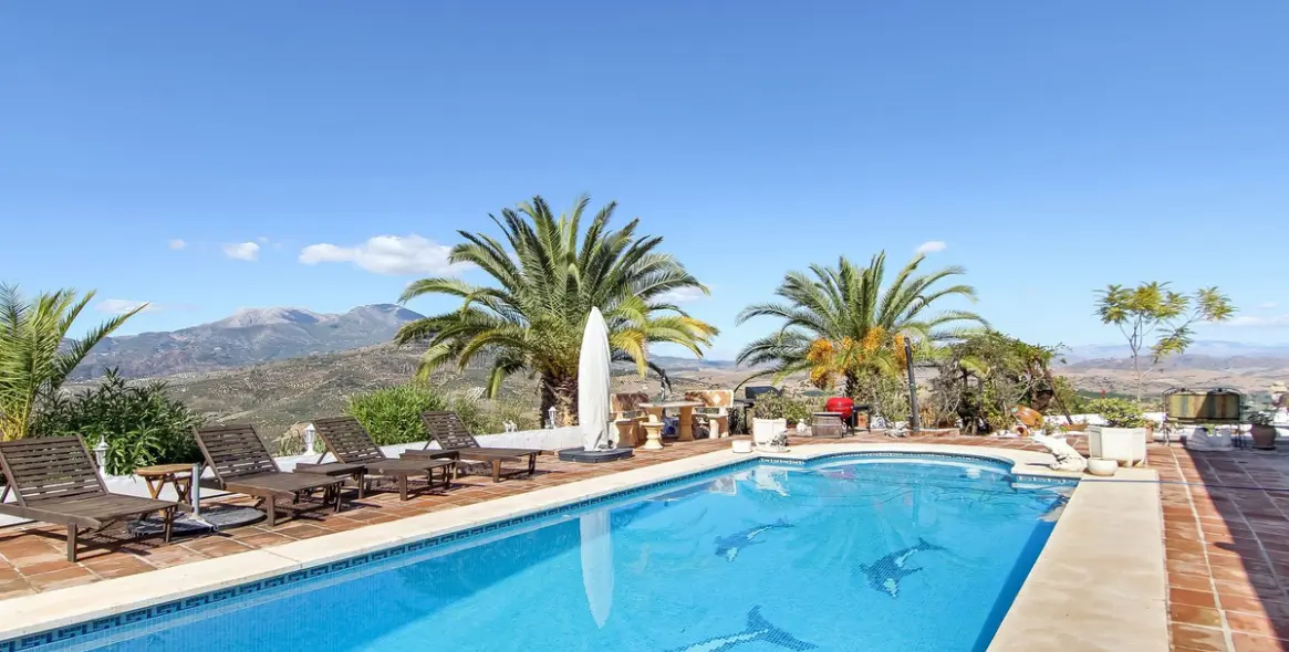 Venta de finca - cortijo en Guaro 1