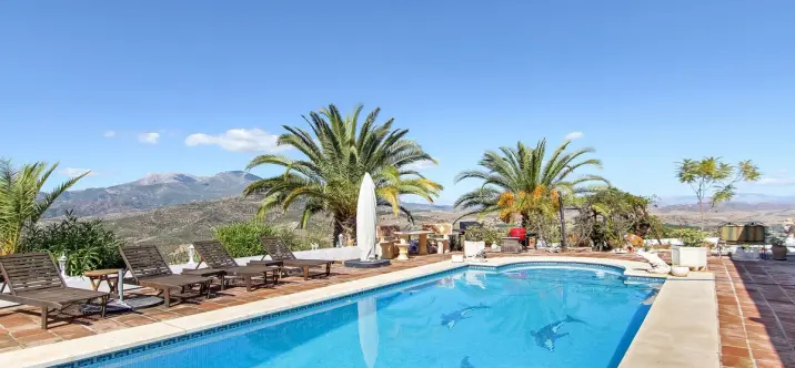 Venta de finca - cortijo en Guaro 0