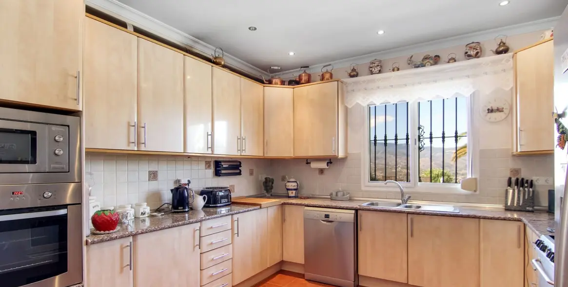 Venta de finca - cortijo en Guaro 11