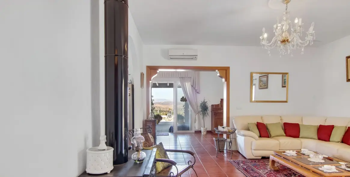 Venta de finca - cortijo en Guaro 13