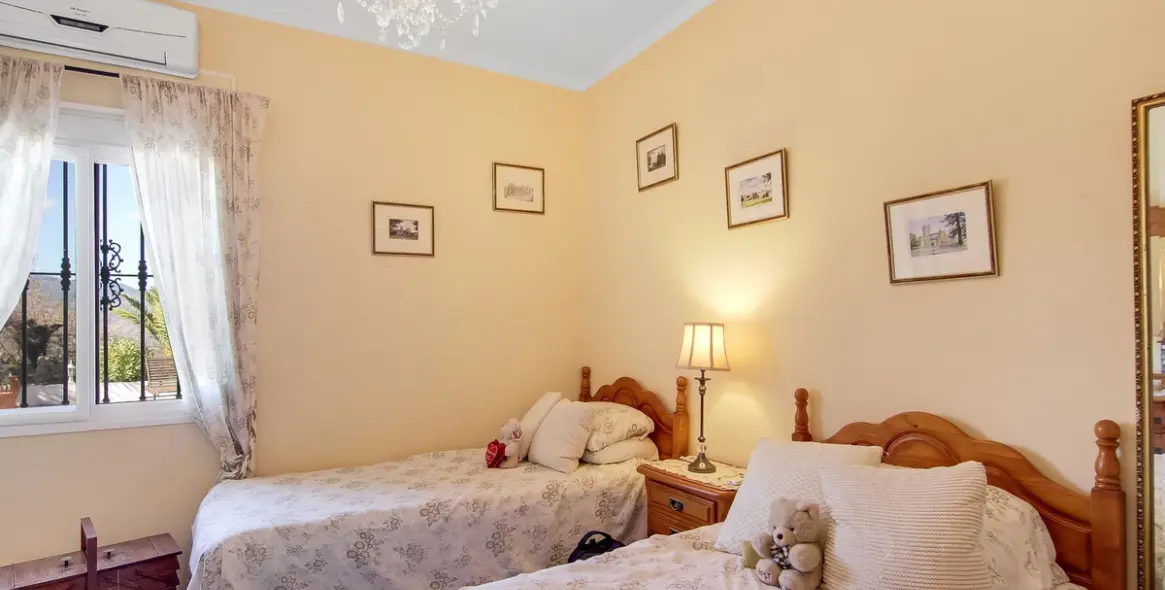Venta de finca - cortijo en Guaro 17