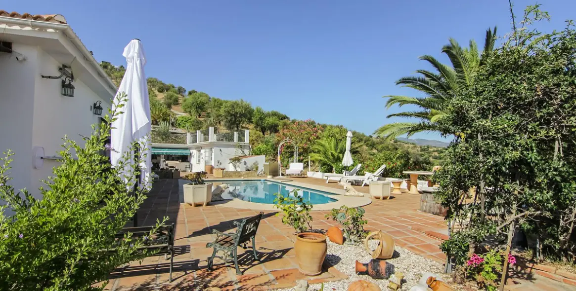 Venta de finca - cortijo en Guaro 20
