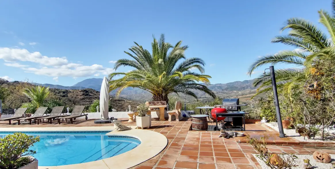 Venta de finca - cortijo en Guaro 29