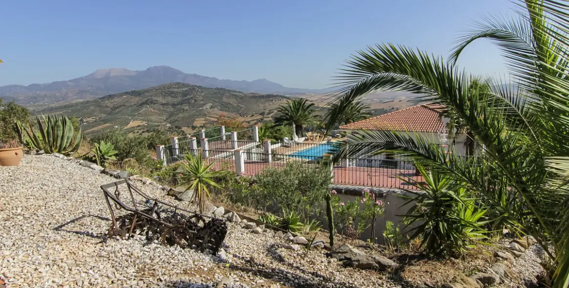 Venta de finca - cortijo en Guaro 30