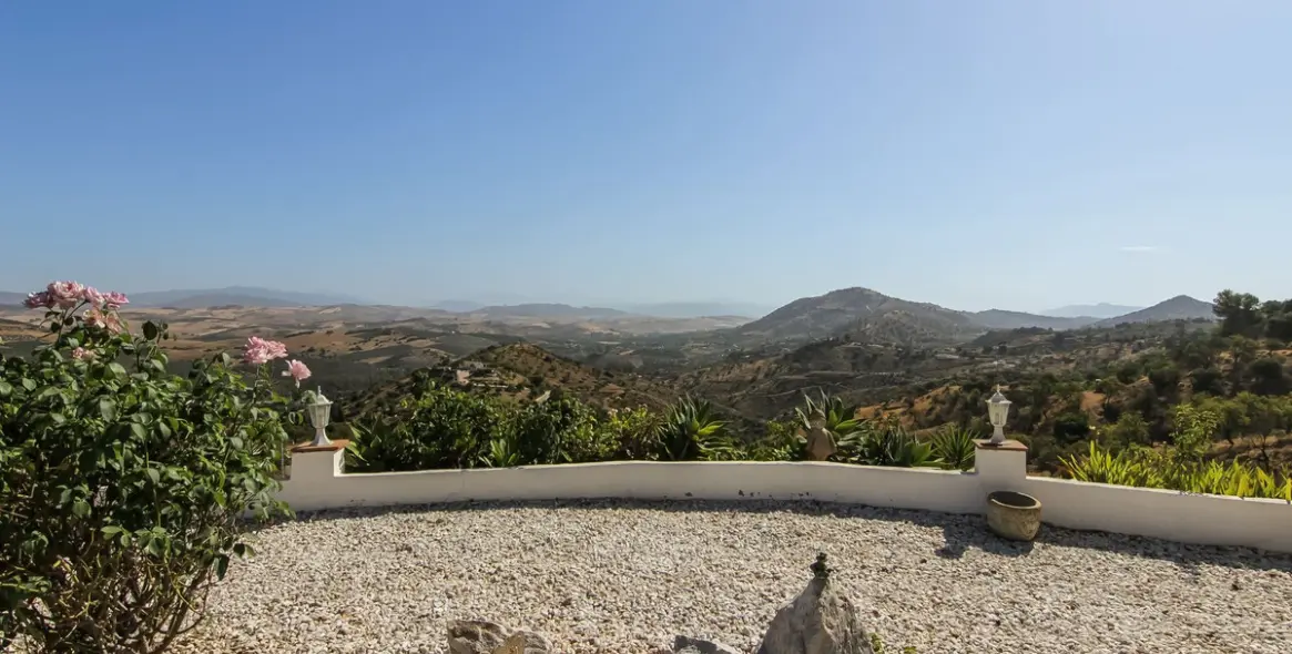 Venta de finca - cortijo en Guaro 31