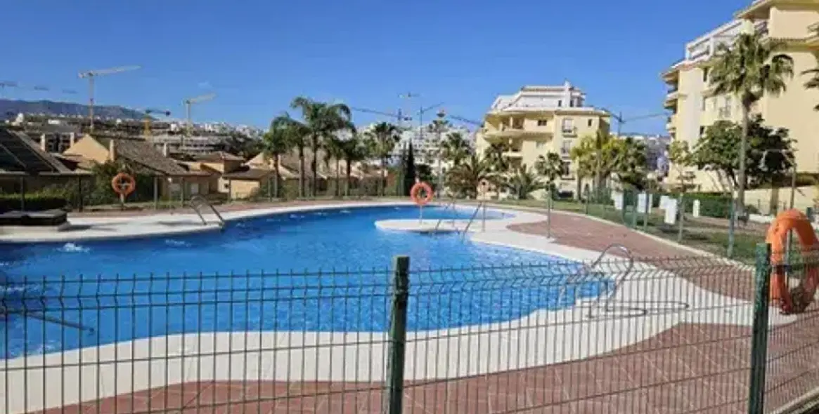 Sale of middle floor apartment in Mijas Costa 2