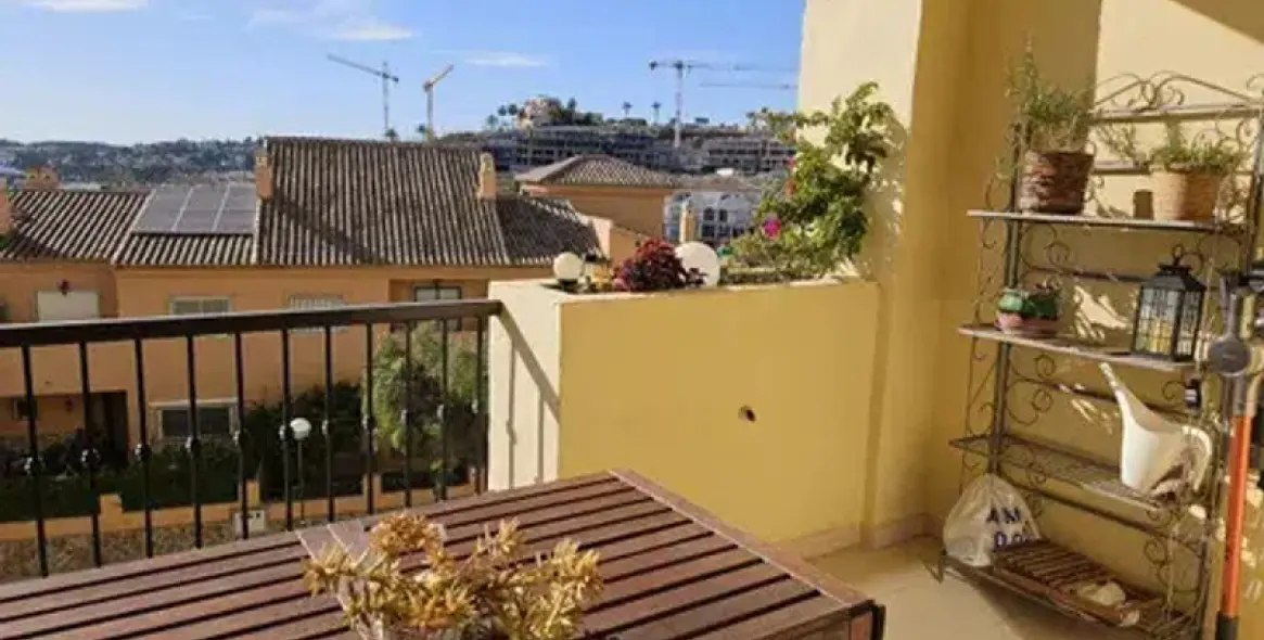 Sale of middle floor apartment in Mijas Costa 3