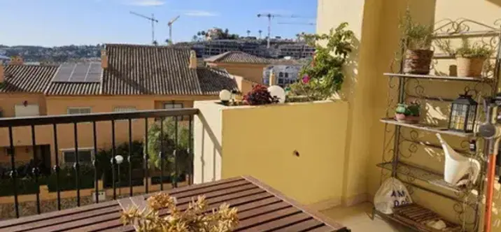 Sale of middle floor apartment in Mijas Costa 2