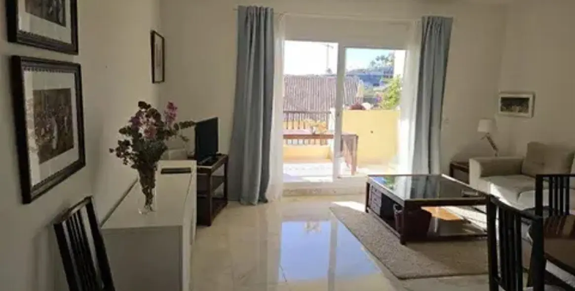 Sale of middle floor apartment in Mijas Costa 4