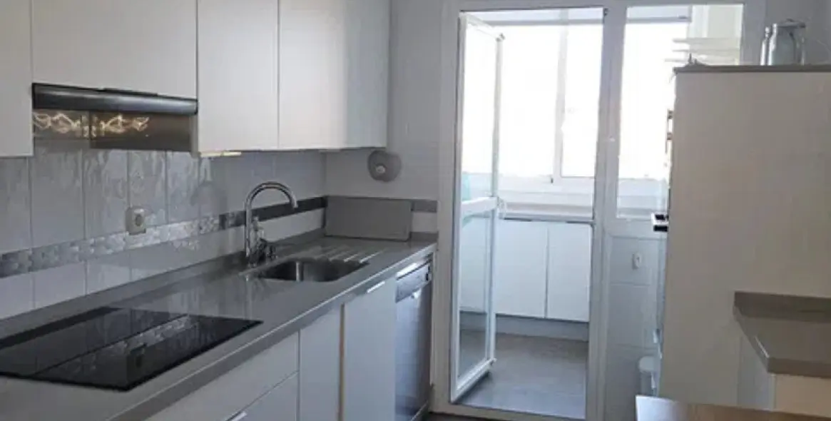 Sale of middle floor apartment in Mijas Costa 8
