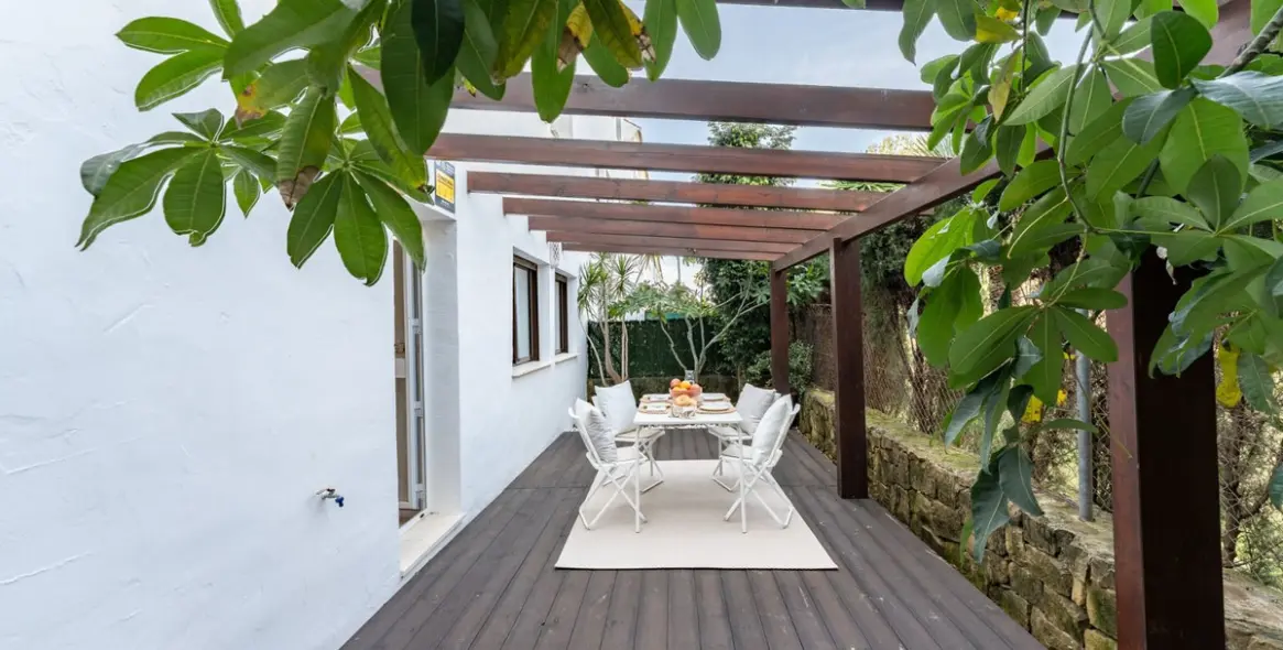Sale of ground floor apartment in Estepona 1