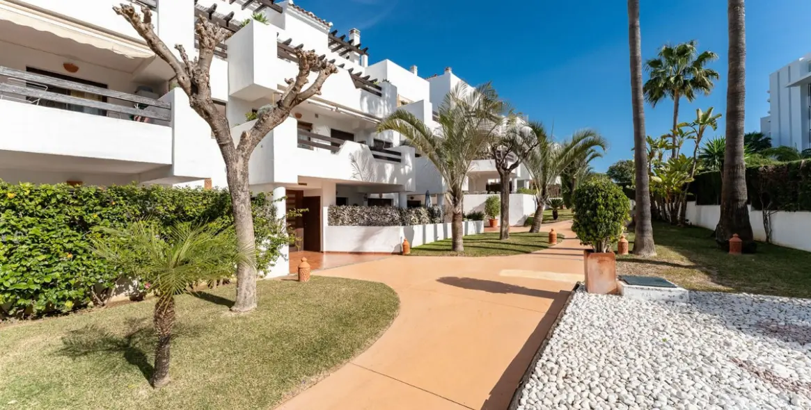Sale of ground floor apartment in Estepona 34