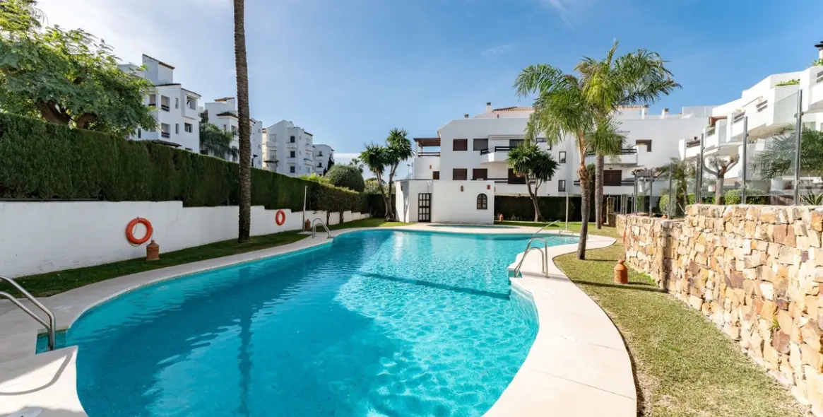 Sale of ground floor apartment in Estepona 38