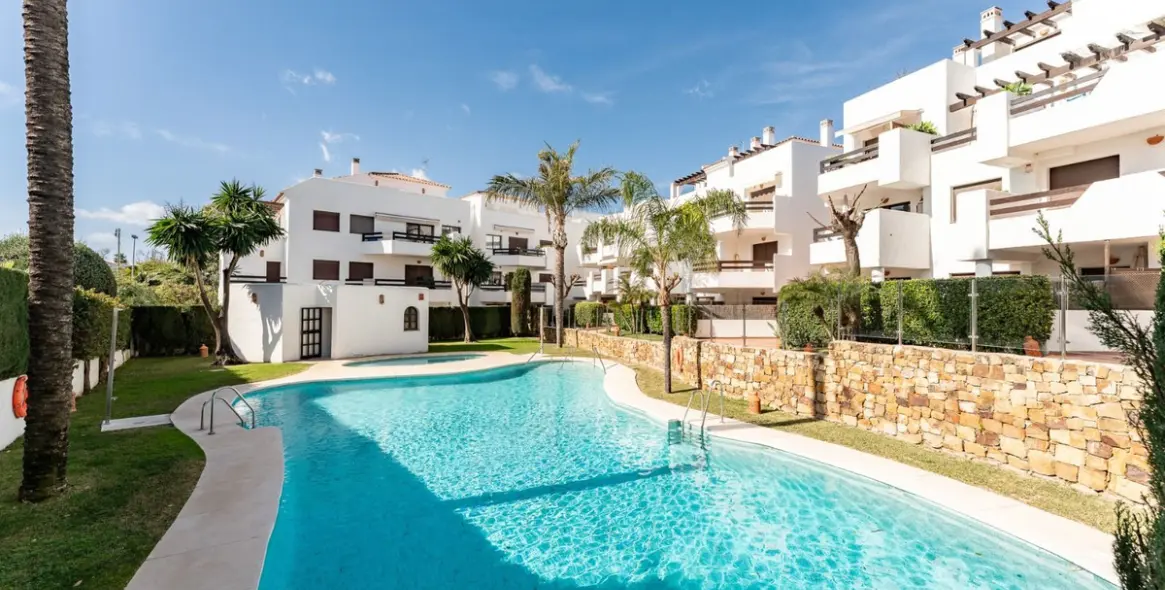 Sale of ground floor apartment in Estepona 39