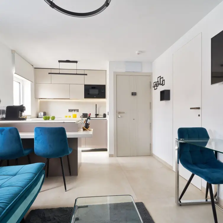 Venta de apartamento en planta media en Marbella