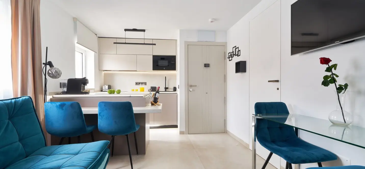 Venta de apartamento en planta media en Marbella 1
