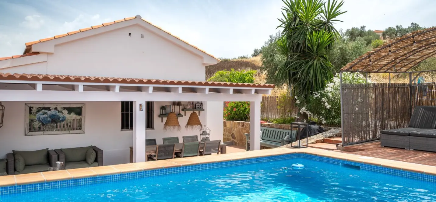 Sale of finca - cortijo in Alora 0