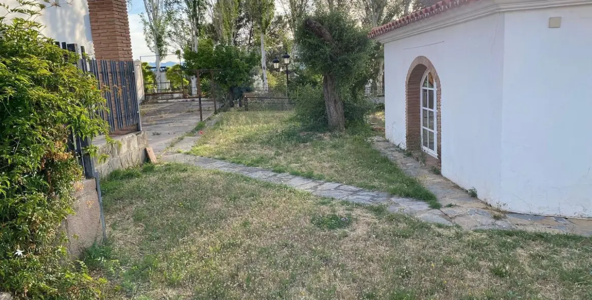 Продажа  отдельно стоящей виллы в Arriate 3